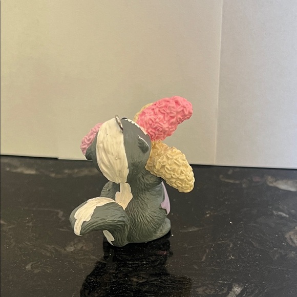 Hallmark 1996 Garden Club Skunk with Colorful Flowers Ornament - Picture 5 of 7